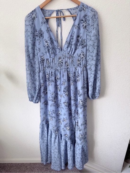 Forever 21 Dresses & Skirts - Forever 21 Light Blue Floral V-Neck Maxi Dress with Black Print
